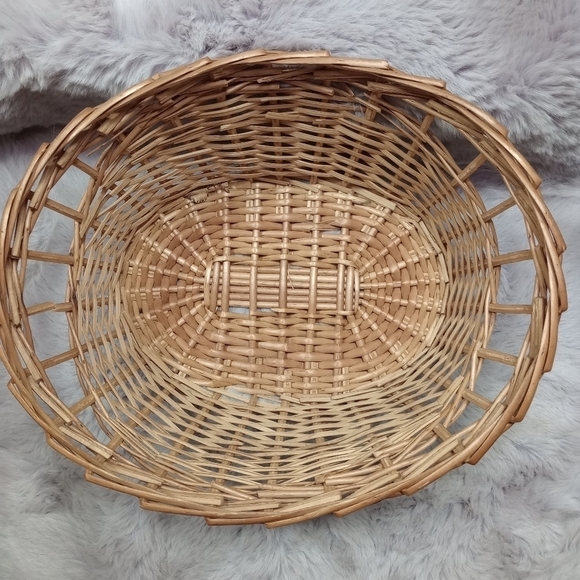 Large brown woven wicker basket - Picture 6 of 6